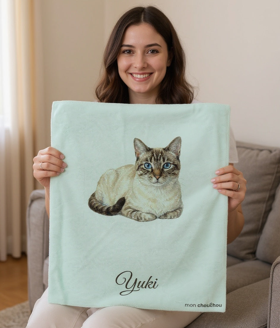Couverture chat tenue à deux mains