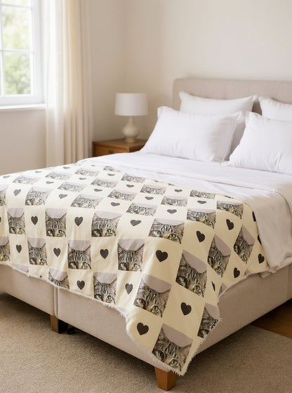 Plaid mosaïque chat sur le lit